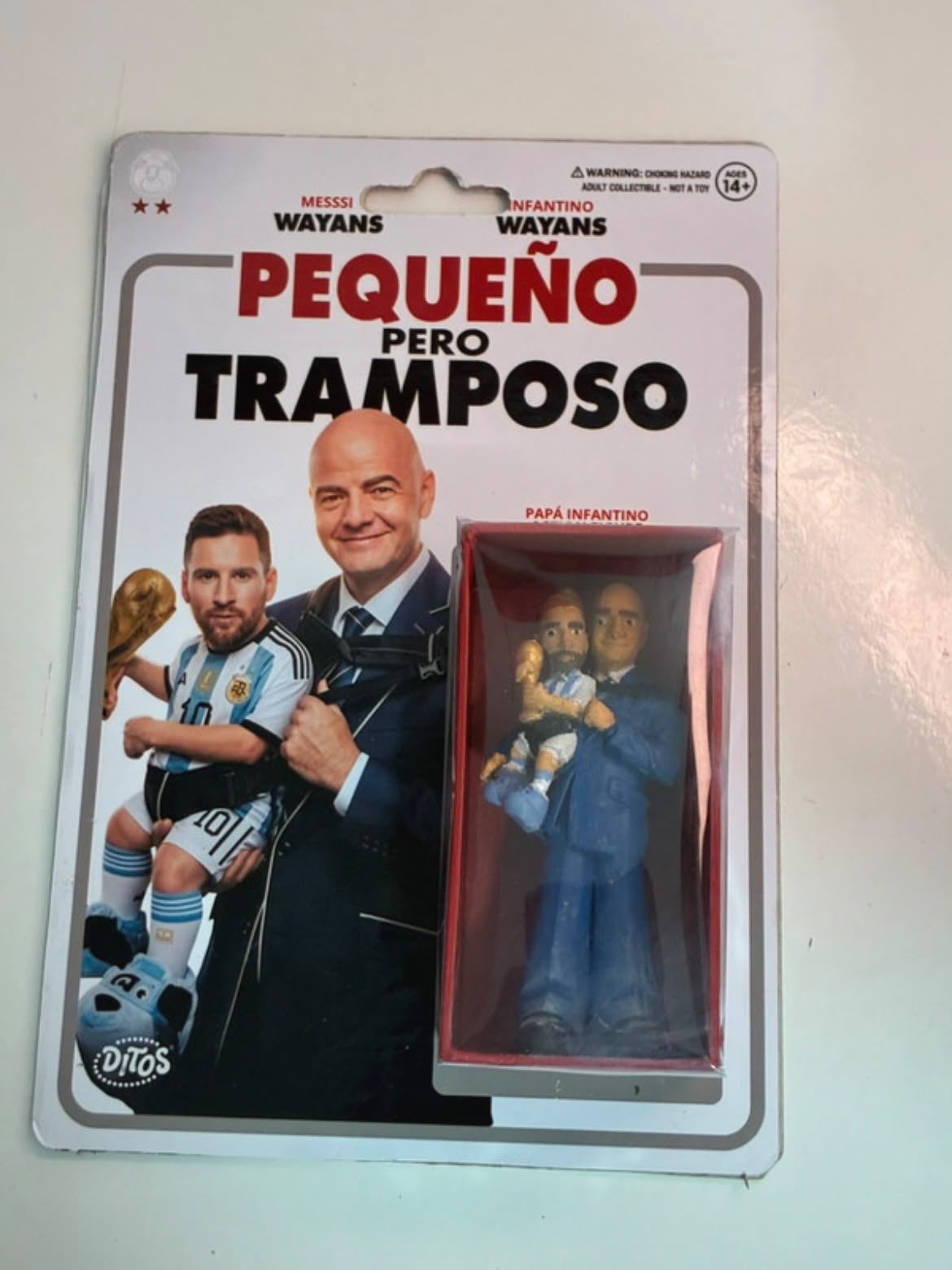 Figura Coleccionable "PEQUEÑO PERO TRAMPOSO"