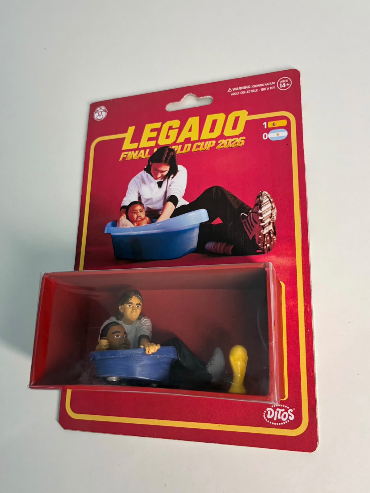 Figura Coleccionable de "LEGADO" (Messi bañando a Lamine Yamal)